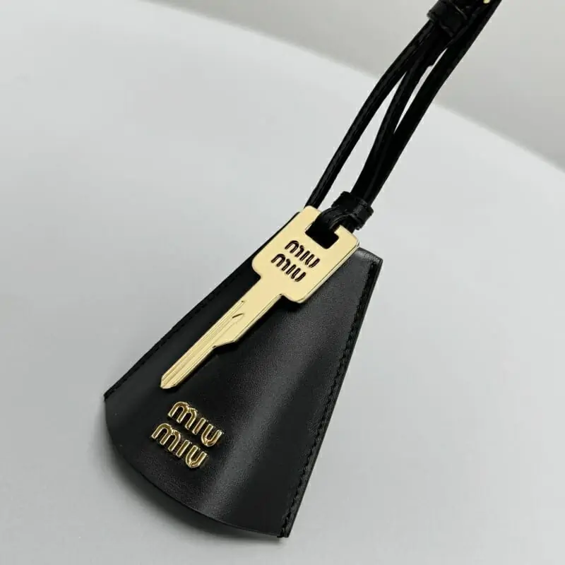 miu miu key holder and boucle de sac s_126317a3